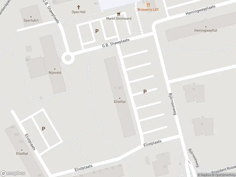 Ambulance met grote spoed naar de Eliotplaats in Rotterdam