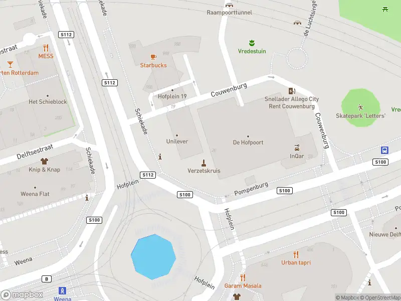 Ambulance met grote spoed naar de Hofplein in Rotterdam