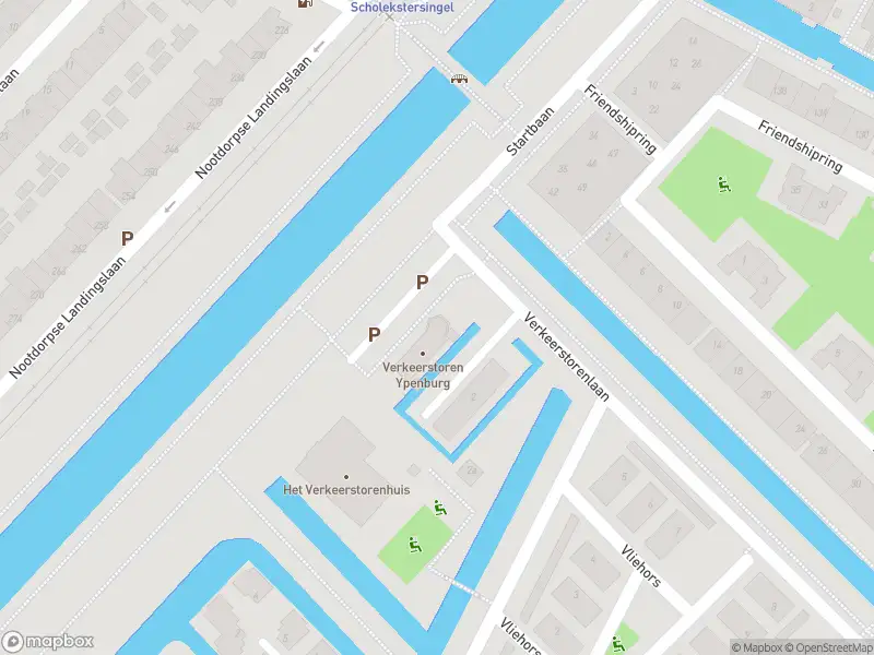 Ambulance met grote spoed naar de Verkeerstorenplein in Nootdorp