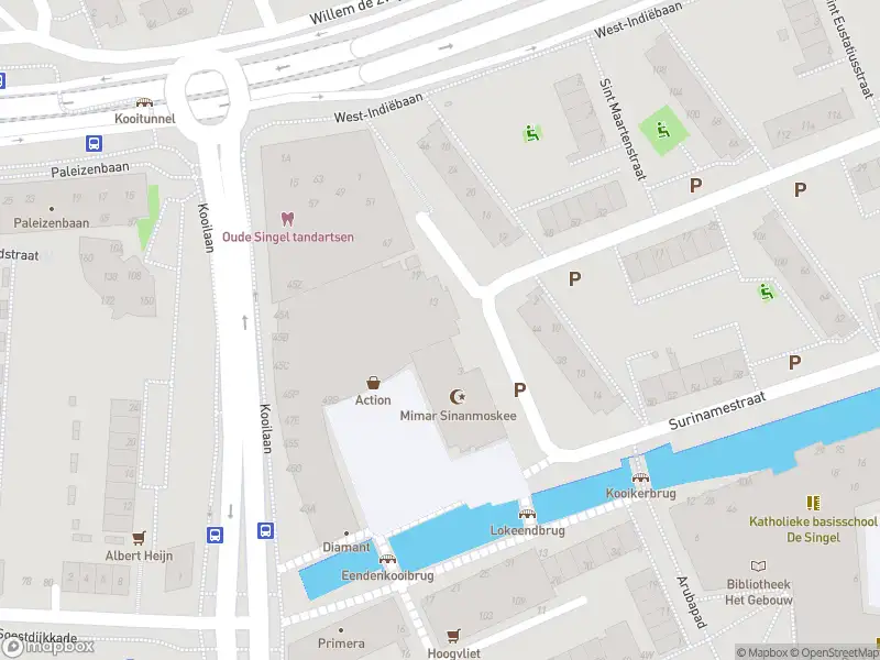 Ambulance met gepaste spoed naar de Curaçaostraat in Leiden