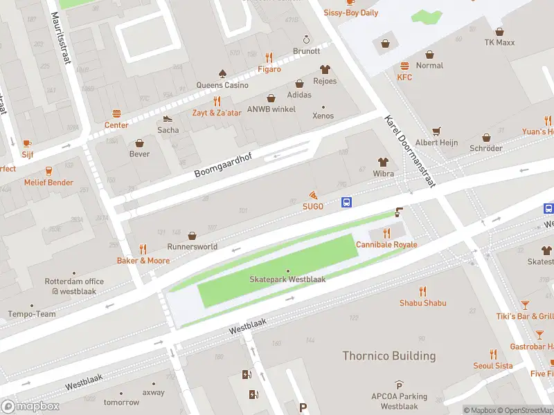 Ambulance met grote spoed naar de Westblaak in Rotterdam