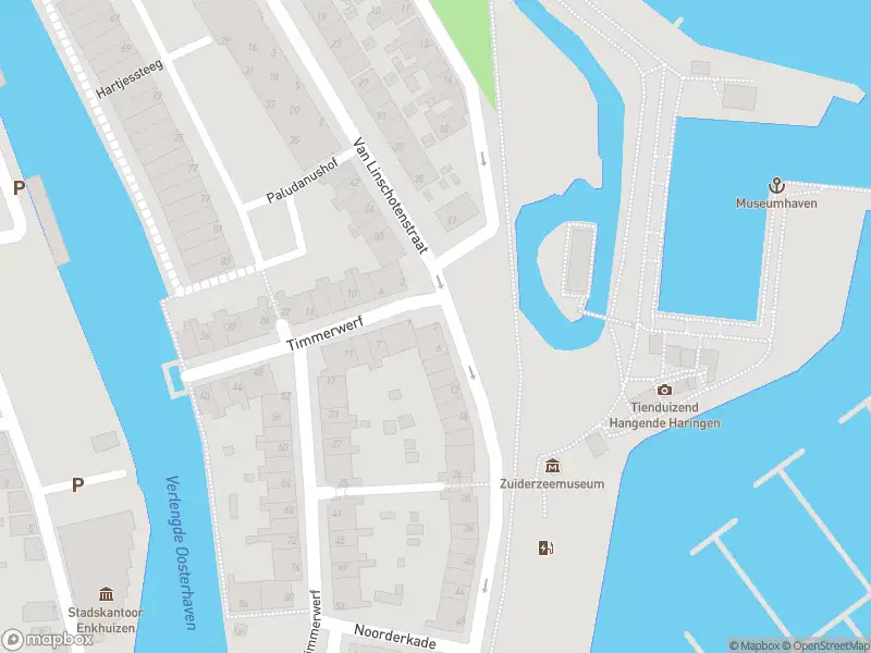 Brandweer met grote spoed naar de Noorder Wierdijk in Enkhuizen vanwege personen te water