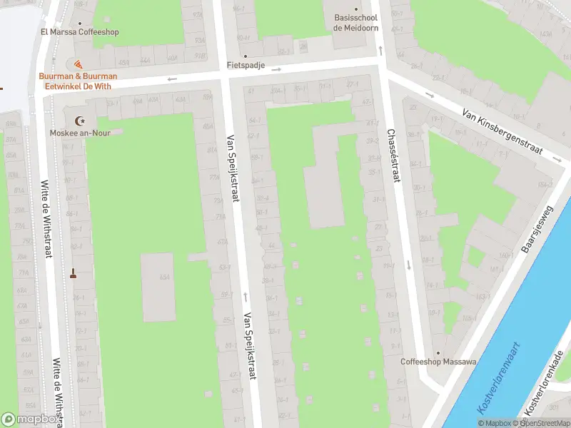 Ambulance met grote spoed naar de Witte de Withstraat in Amsterdam