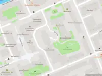 Ambulance met grote spoed naar de Tweede Helmersstraat in Amsterdam