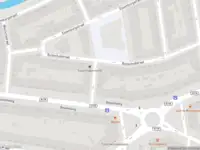 Ambulance met grote spoed naar de Veeluststraat in Rotterdam