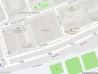 Ambulance met grote spoed naar de Westzeedijk in Rotterdam