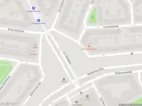 Ambulance met grote spoed naar de Marconiplein in Rotterdam