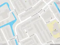 Ambulance met gepaste spoed naar de Burgemeester Nederveenlaan in Zevenhuizen