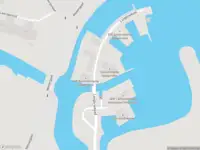 Ambulance met grote spoed naar de Langbroekpad in Amsterdam