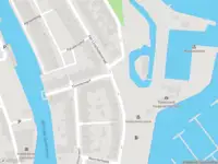 Brandweer met grote spoed naar de Noorder Wierdijk in Enkhuizen vanwege personen te water