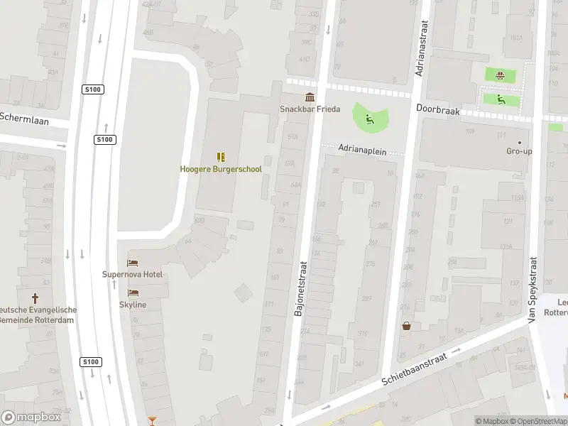 Ambulance met gepaste spoed naar de Bajonetstraat in Rotterdam