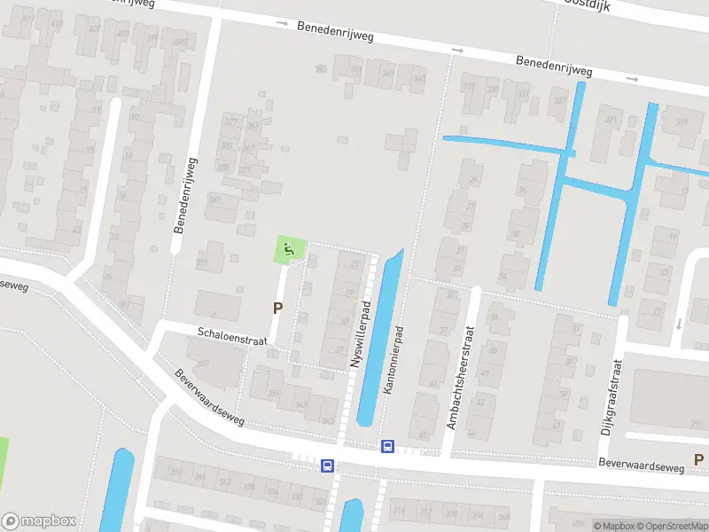 Ambulance met gepaste spoed naar de Nyswillerpad in Rotterdam