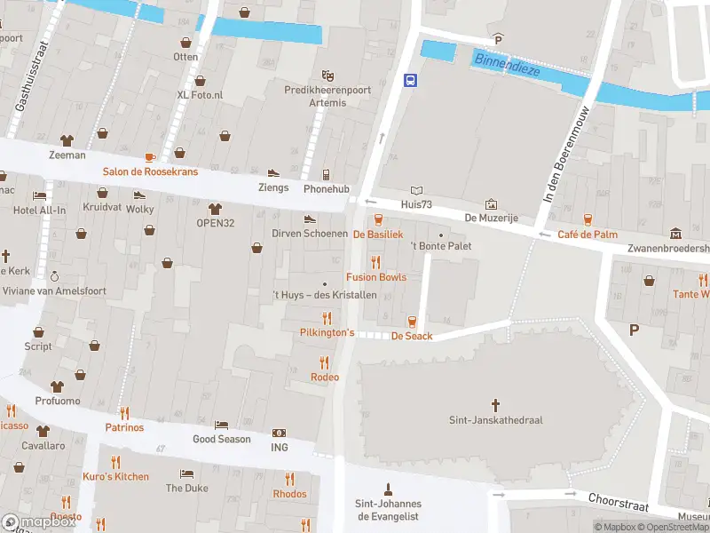 Brandweer met gepaste spoed naar de Torenstraat in 's-Hertogenbosch vanwege afhijsen patient