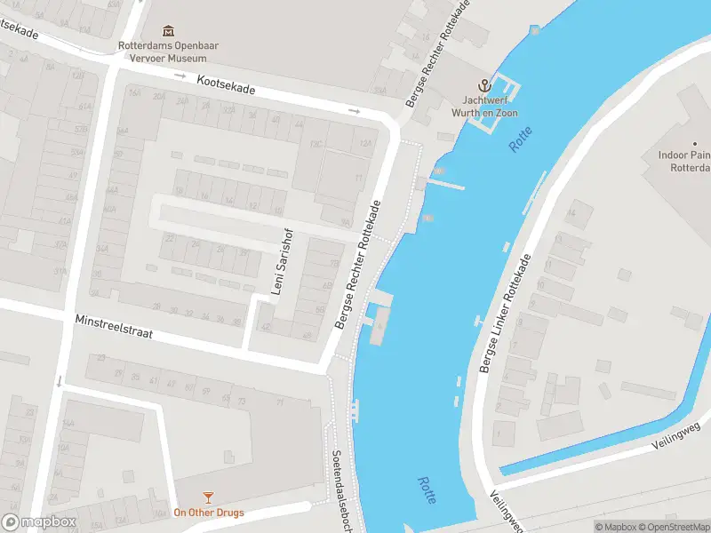 Ambulance met gepaste spoed naar de Bergse Rechter Rottekade in Rotterdam