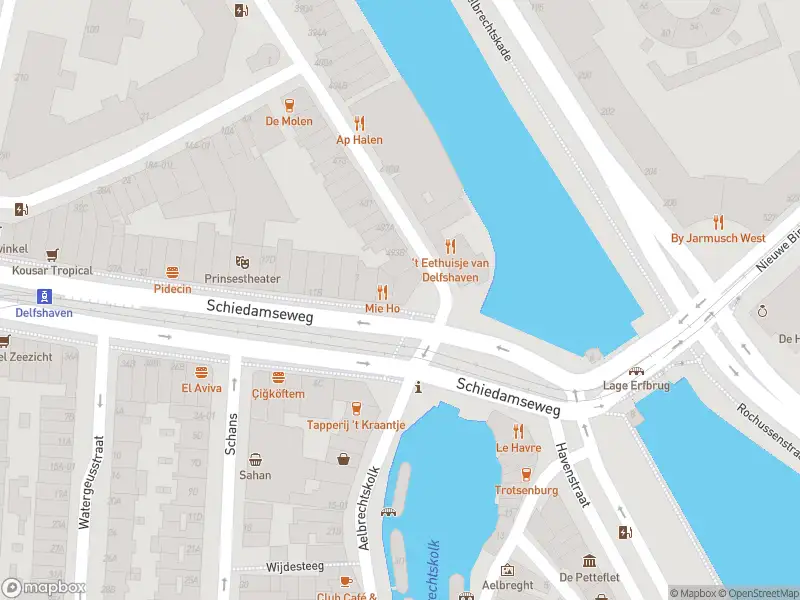 Ambulance met gepaste spoed naar de Schiedamseweg in Rotterdam