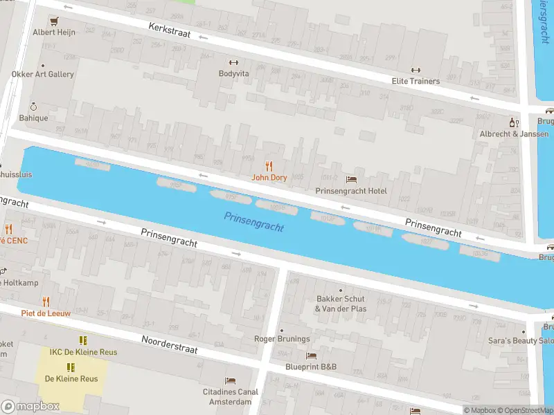 Ambulance met gepaste spoed naar de Prinsengracht in Amsterdam