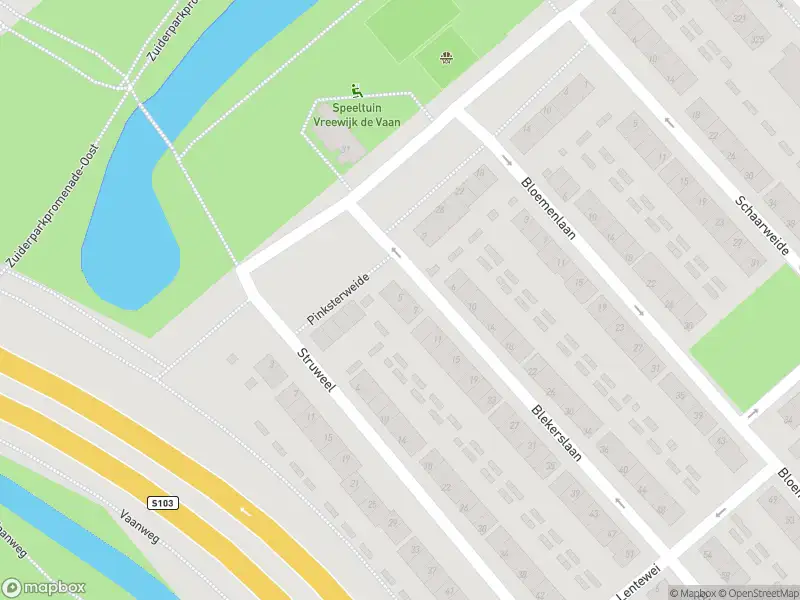 Ambulance met gepaste spoed naar de Blekerslaan in Rotterdam