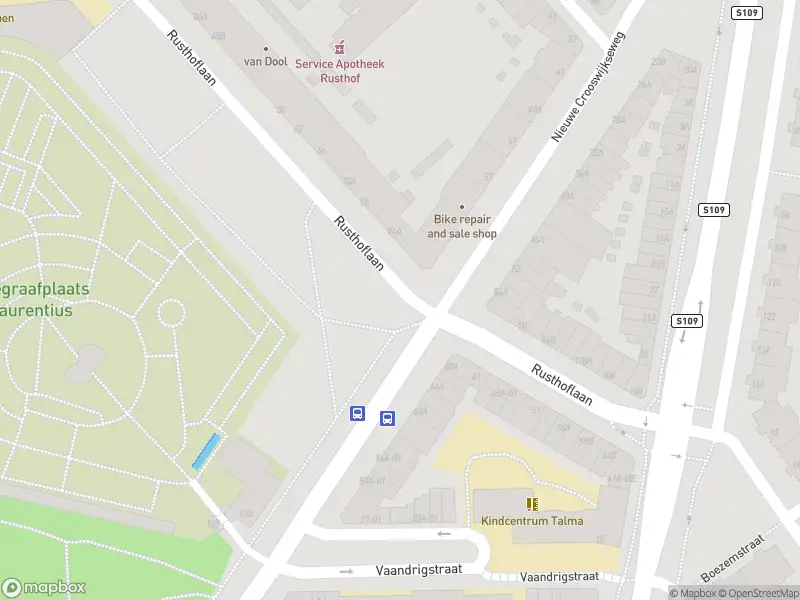 Ambulance met gepaste spoed naar de Nieuwe Crooswijkseweg in Rotterdam