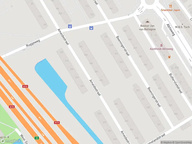 Ambulance met grote spoed naar de Ameidestraat in Rotterdam