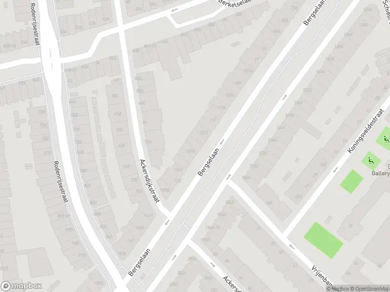 Ambulance met grote spoed naar de Bergselaan in Rotterdam