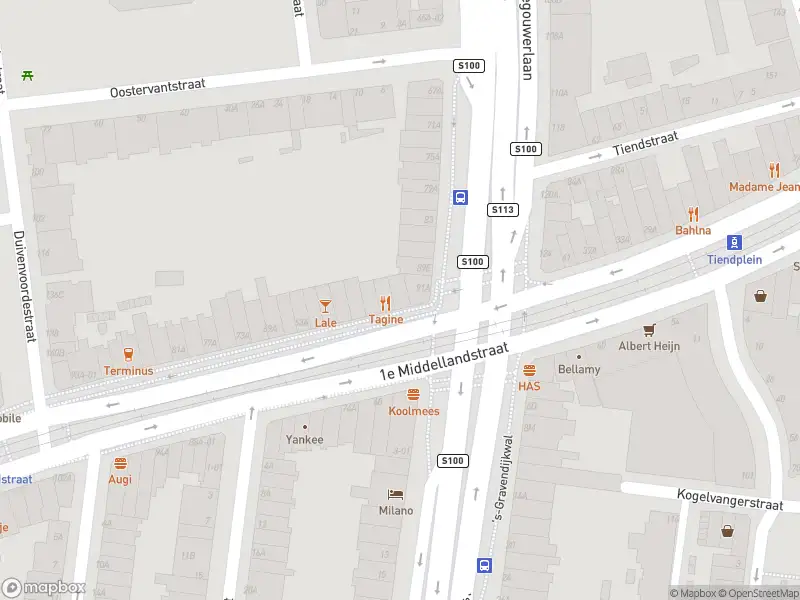 Ambulance met grote spoed naar de 1e Middellandstraat in Rotterdam