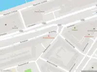 Ambulance met grote spoed naar de Brielselaan in Rotterdam