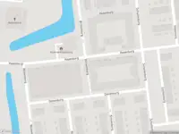 Ambulance met grote spoed naar de Klinkenburg in Rotterdam