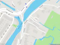 Ambulance met grote spoed naar de Molenkade in Alkmaar