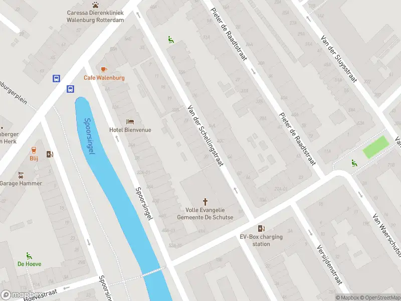 Ambulance met grote spoed naar de Van der Schellingstraat in Rotterdam