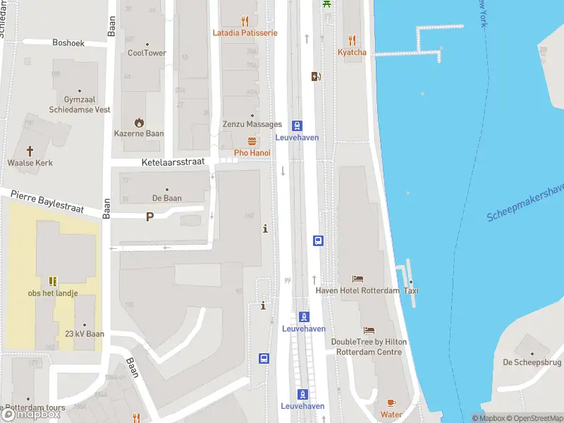 Ambulance met gepaste spoed naar de Schiedamsedijk in Rotterdam