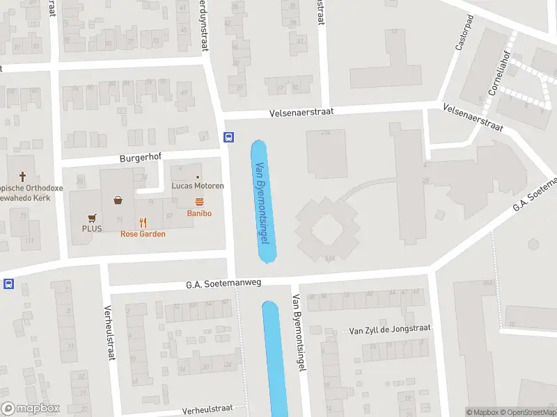 Ambulance met grote spoed naar de G.A.Soetemanweg in Pernis Rotterdam