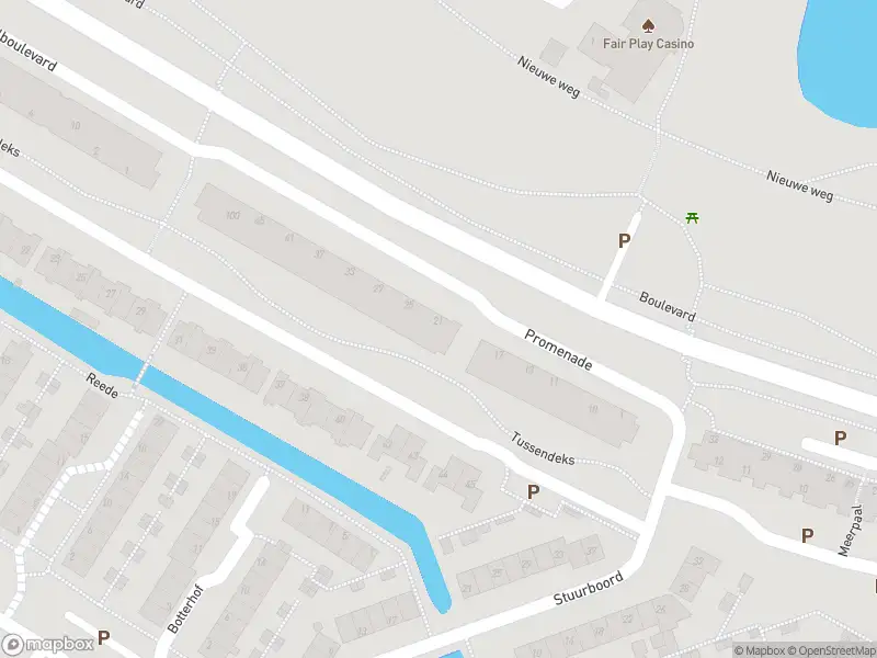 Ambulance met grote spoed naar de Promenade in Rozenburg