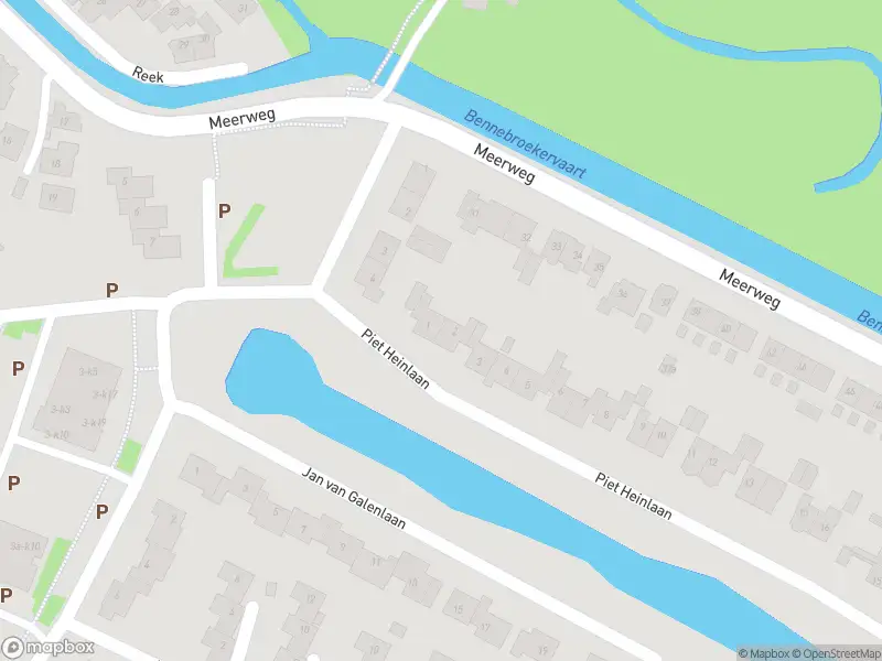 Ambulance met grote spoed naar de Piet Heinlaan in Bennebroek