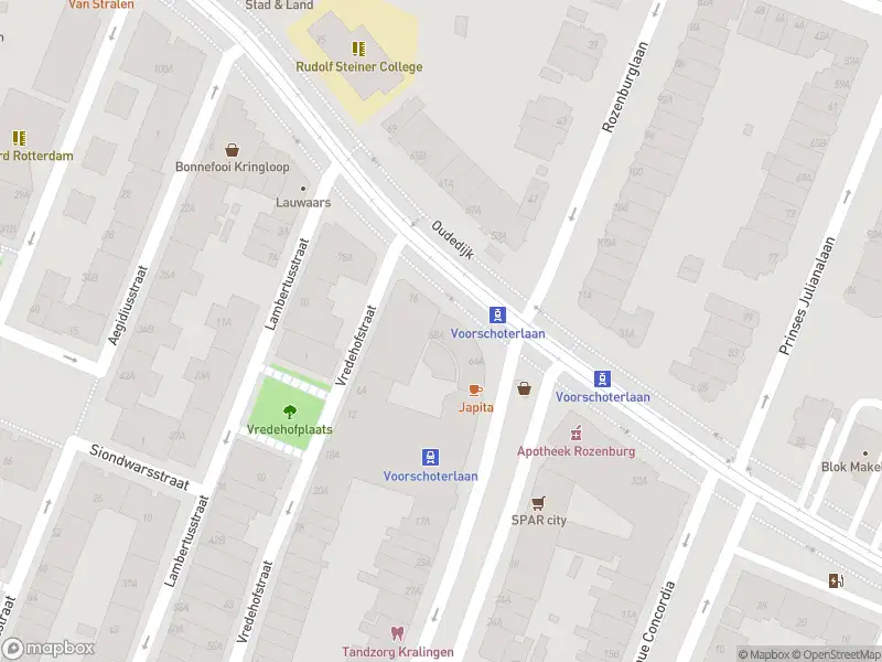 Ambulance met grote spoed naar de Oudedijk in Rotterdam