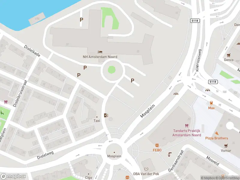 Ambulance met grote spoed naar de Mosveld in Amsterdam