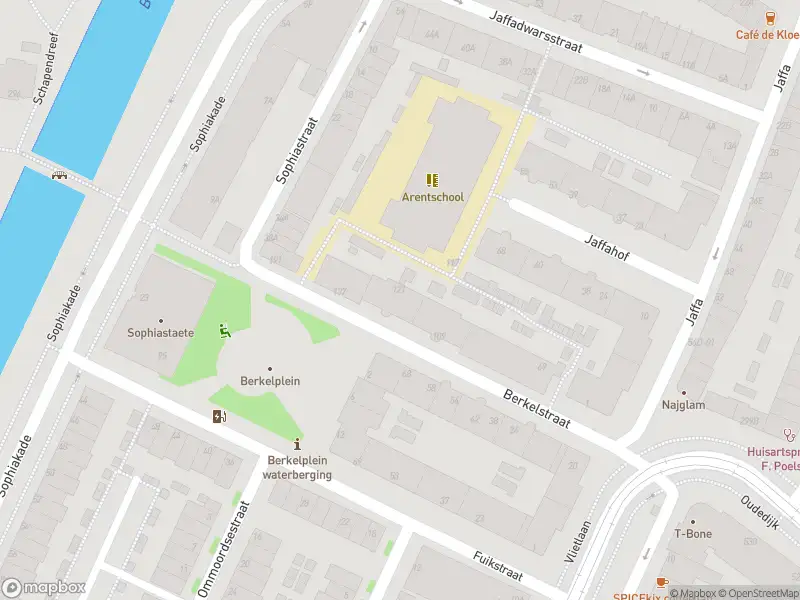 Ambulance met grote spoed naar de Berkelstraat in Rotterdam