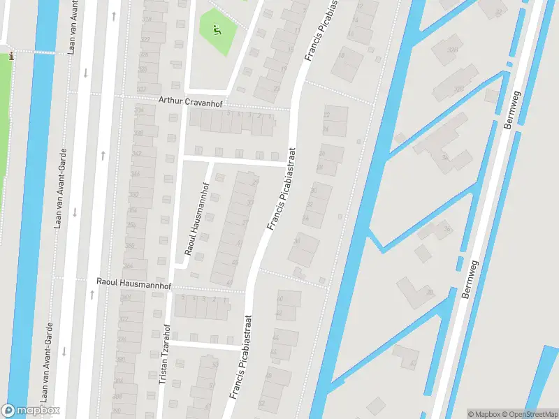 Ambulance met grote spoed naar de Francis Picabiastraat in Rotterdam