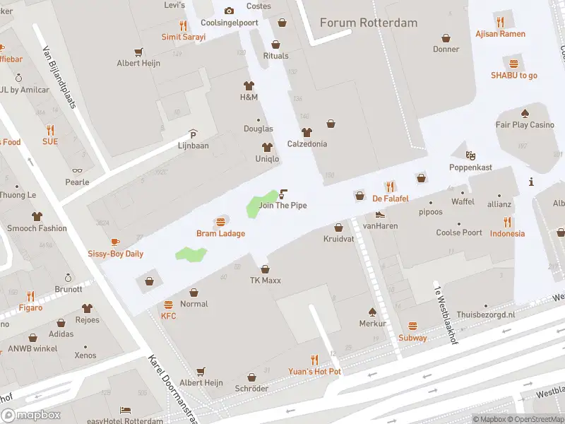 Ambulance met grote spoed naar de Binnenwegplein in Rotterdam