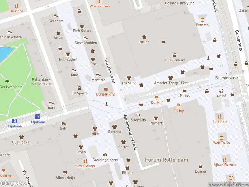 Ambulance met grote spoed naar de Van Oldenbarneveltplaats in Rotterdam