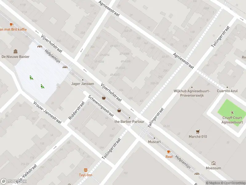 Ambulance met grote spoed naar de Vijverhofstraat in Rotterdam