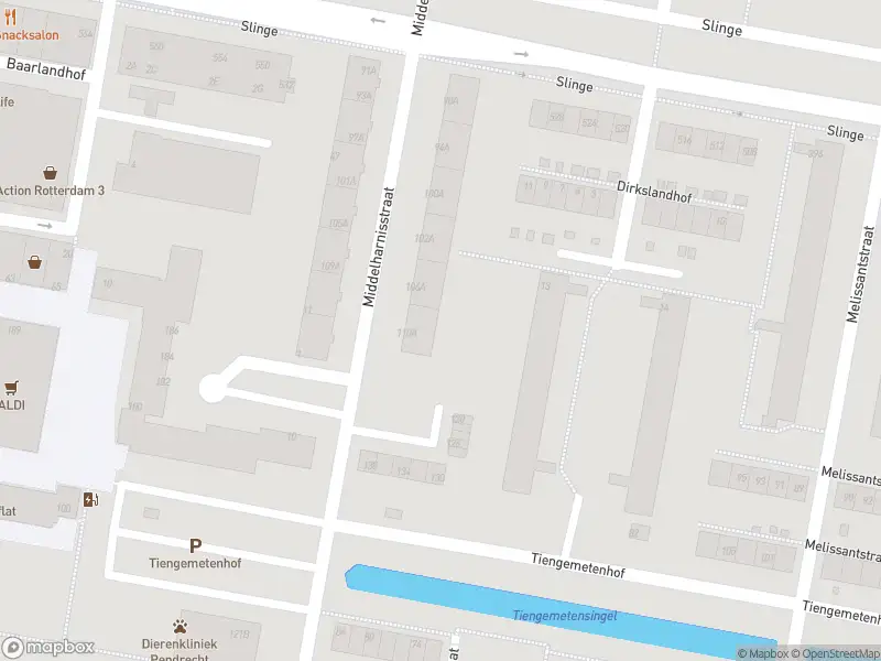 Ambulance met grote spoed naar de Middelharnisstraat in Rotterdam