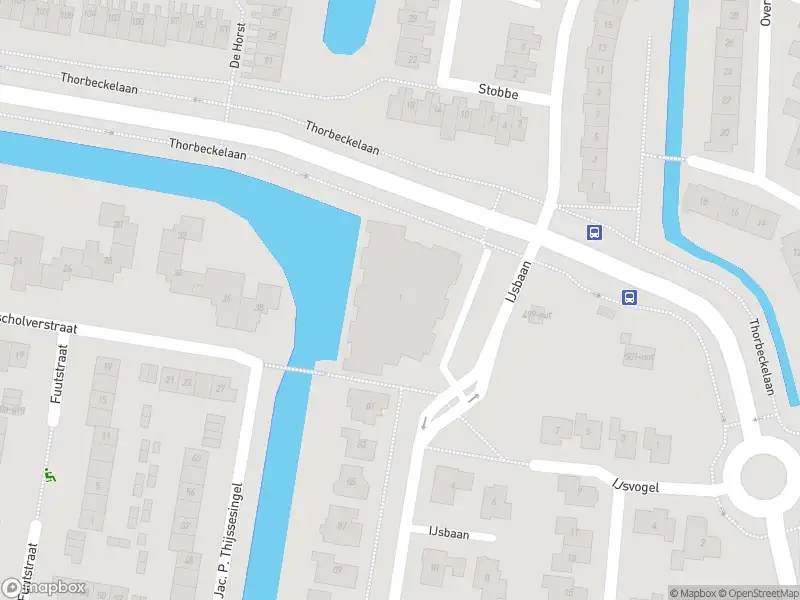 Ambulance met grote spoed naar de IJsbaan in Sliedrecht