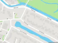 Ambulance met grote spoed naar de Piet Heinlaan in Bennebroek