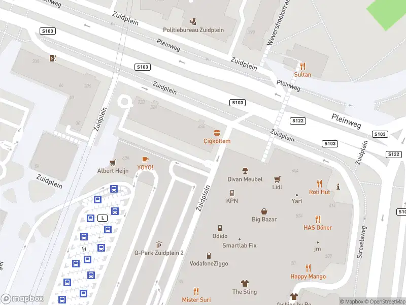 Ambulance met grote spoed naar de Zuidplein in Rotterdam