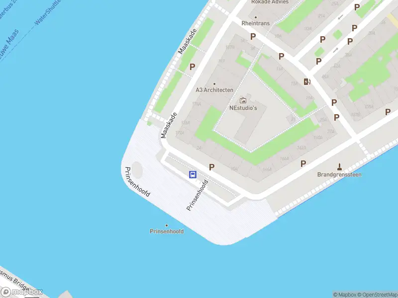 Ambulance met gepaste spoed naar de Meeuwenstraat in Rotterdam