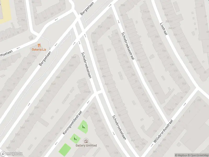 Ambulance met grote spoed naar de Schiebroekselaan in Rotterdam