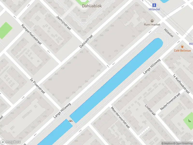 Ambulance met grote spoed naar de Lange Hilleweg in Rotterdam