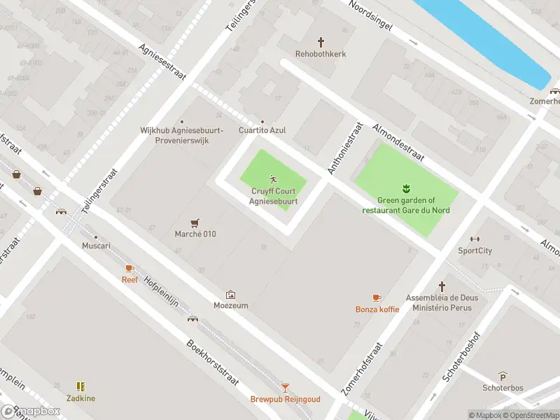 Ambulance met grote spoed naar de Schoterbosstraat in Rotterdam