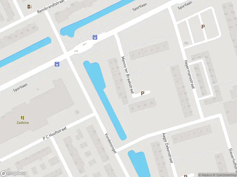 Ambulance met gepaste spoed naar de Menno ter Braakstraat in Spijkenisse