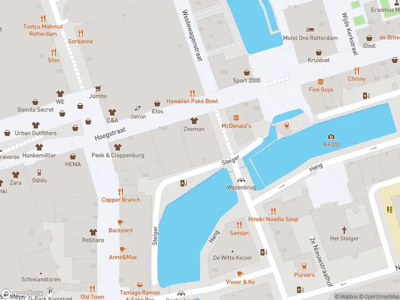 Ambulance met gepaste spoed naar de Steiger in Rotterdam